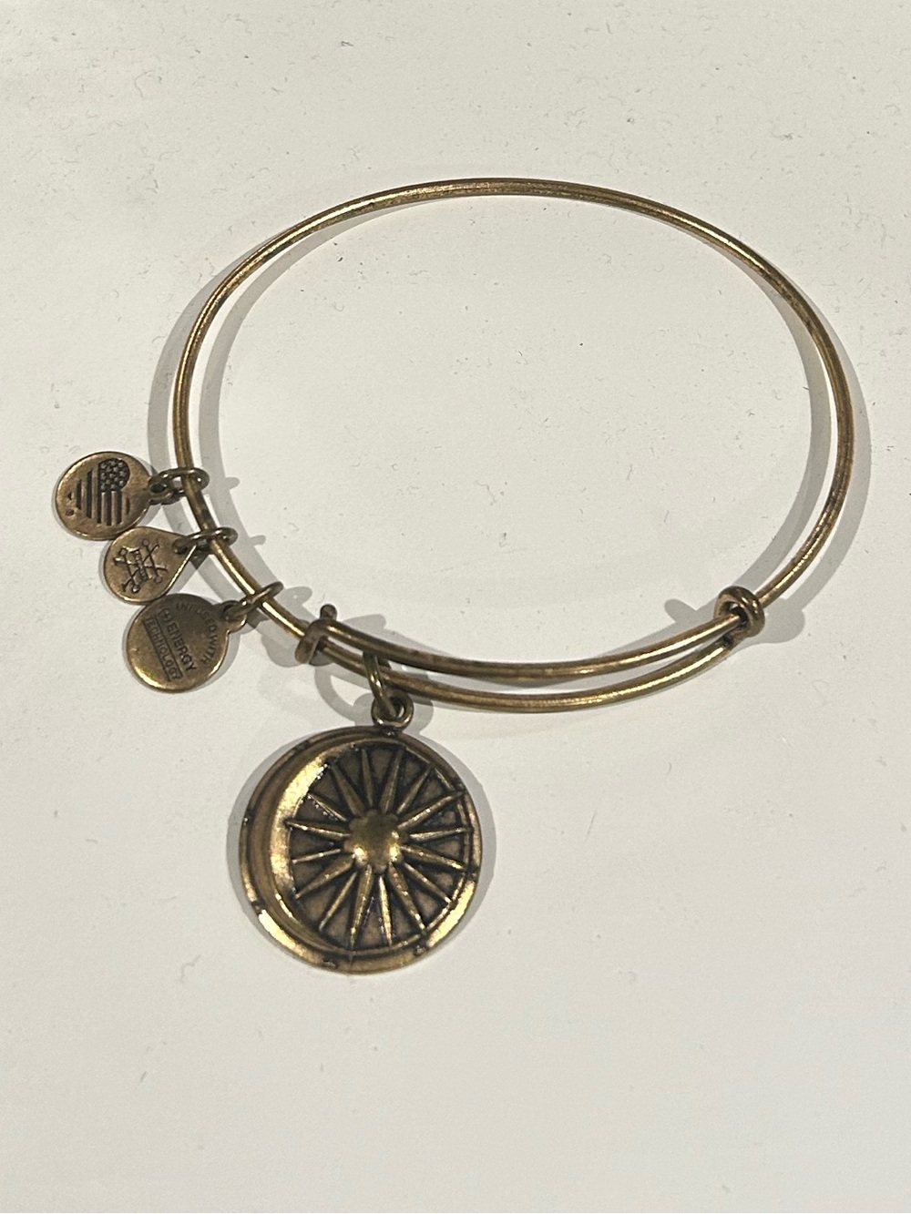 Alex and Ani Celestial
Rafaelian Gold Cosmic Balance Bracelet Bangle 
🌙✨